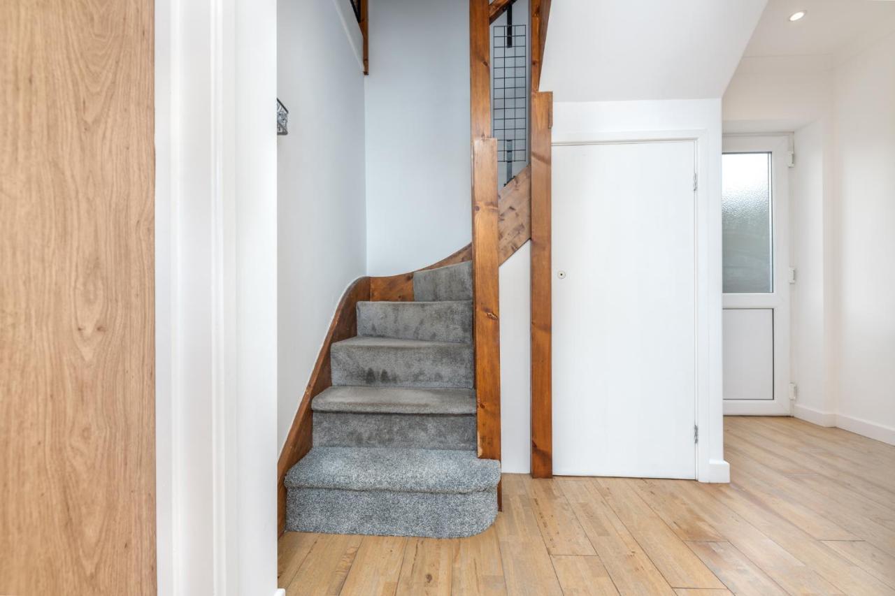 קארדיף Stayright- 2 Bedroom House, Centrally Located & Close Walk To City Centre מראה חיצוני תמונה